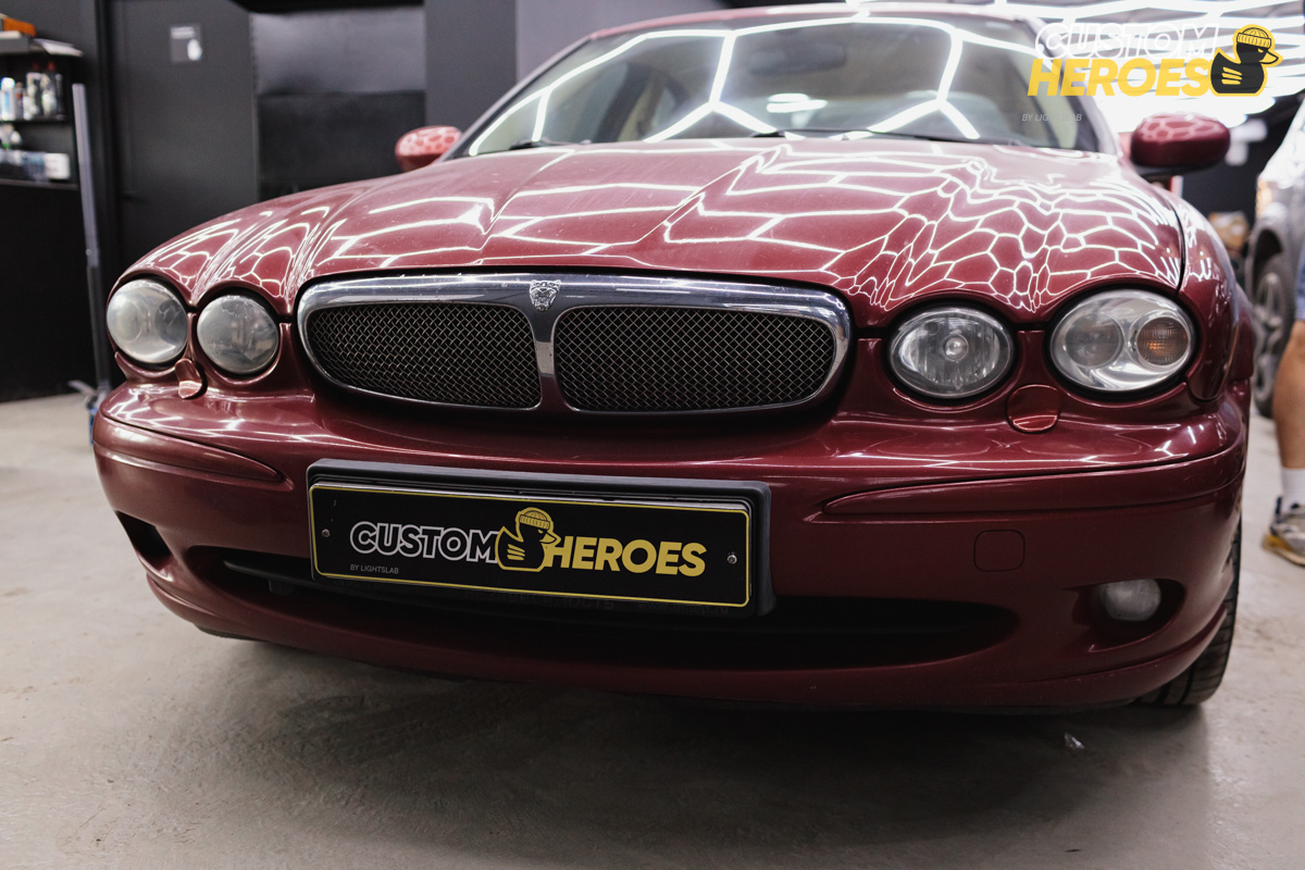 Источник фото: https://custom-heroes.ru/raboty/vid-uslugi/avtosvet/zamena-linz/jaguar-x-type-vozvraschaem-svet-legende-na-dorogah/