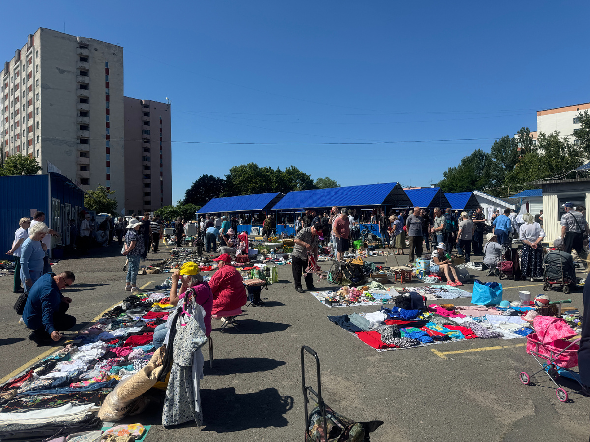 Народу полно.