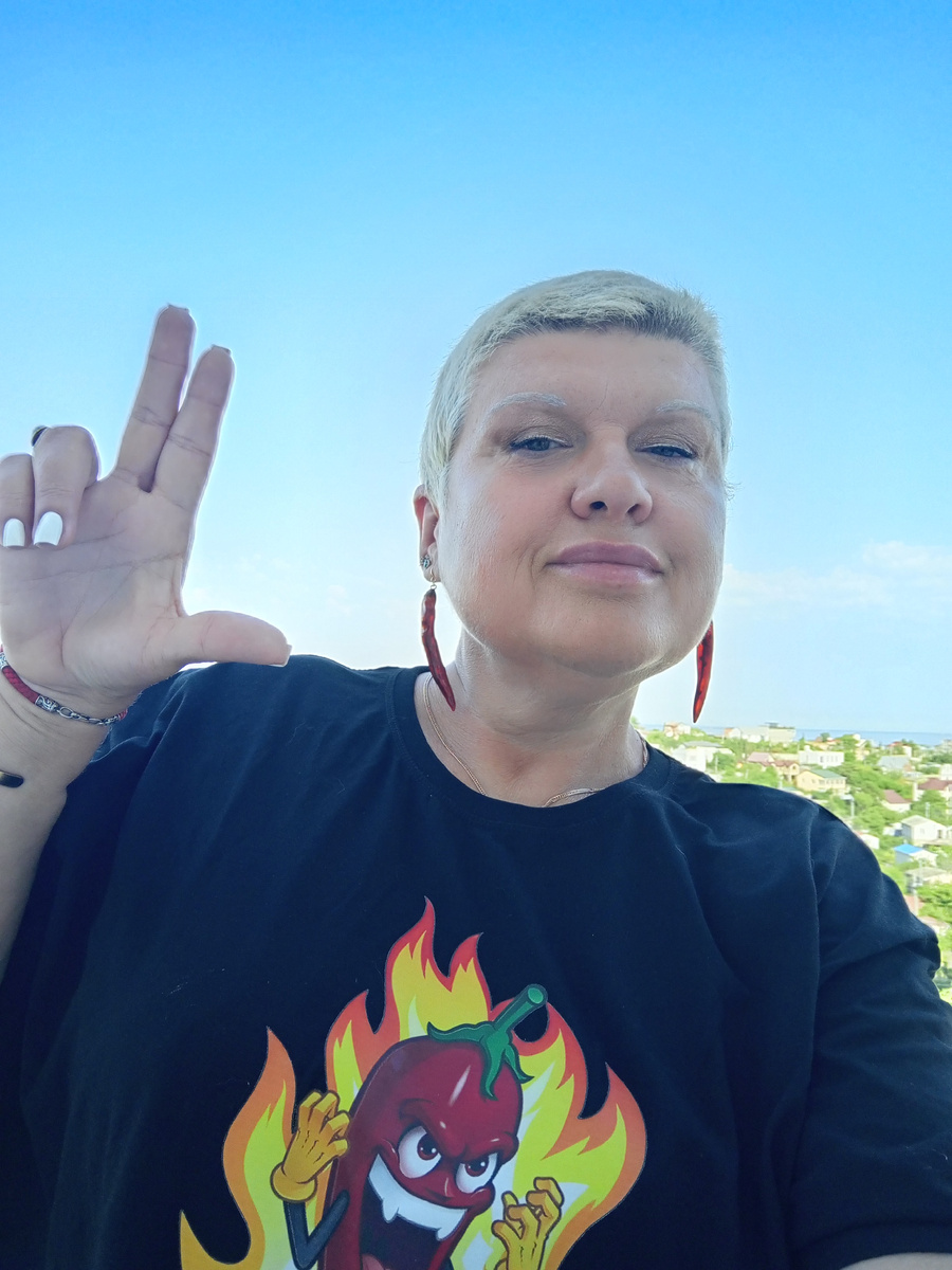 А перчики,прям- настоящие! Подозреваю, что - настоящие и есть, покрытые чем-то сверху. Очень мне нравятся!