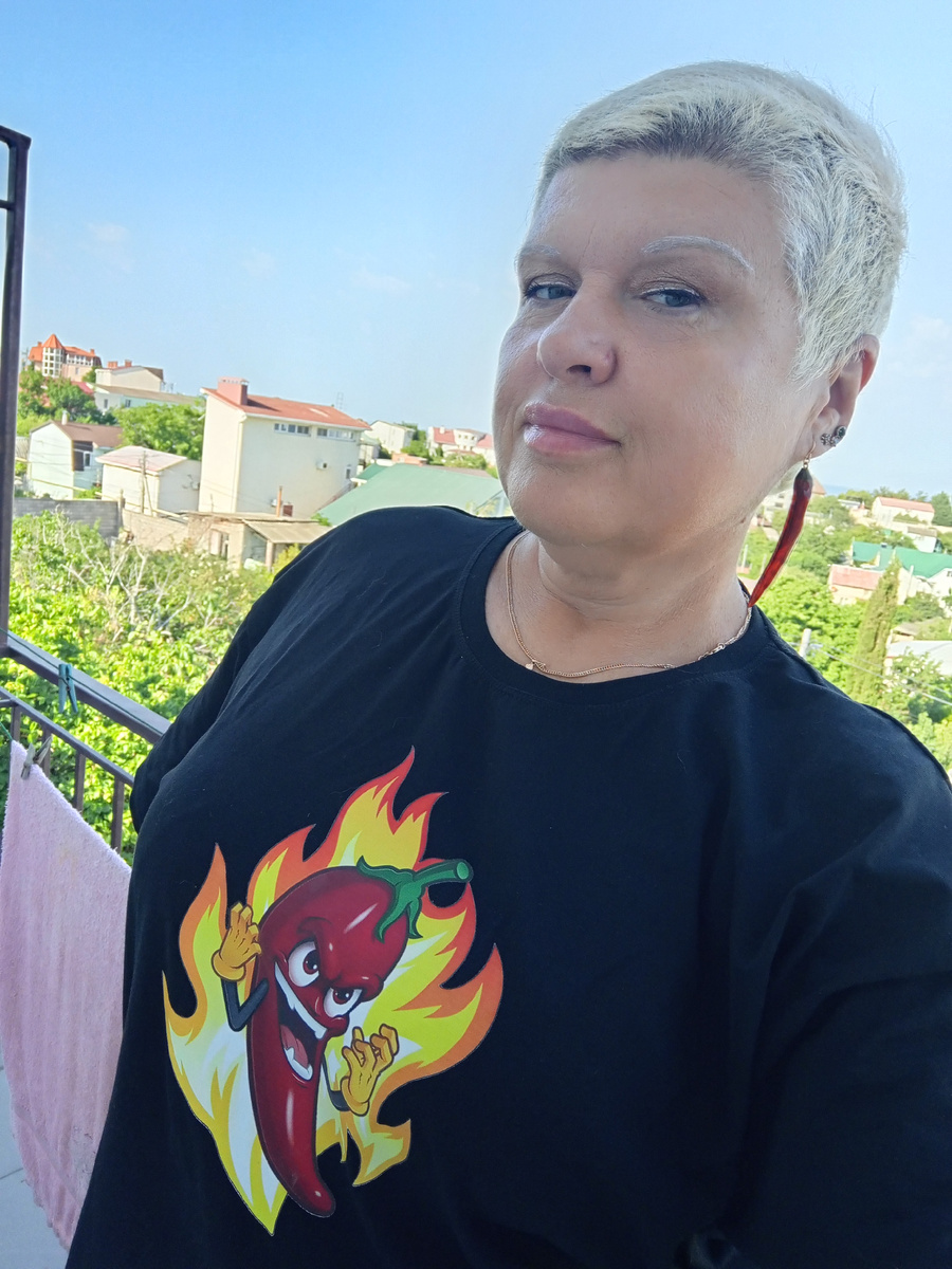 Уже несколько дней "рисую" серебристые брови. Что-то "тюкнуло"😆 видимо, в знак протеста против нарисованных темных бровей. Чудю,одним словом!