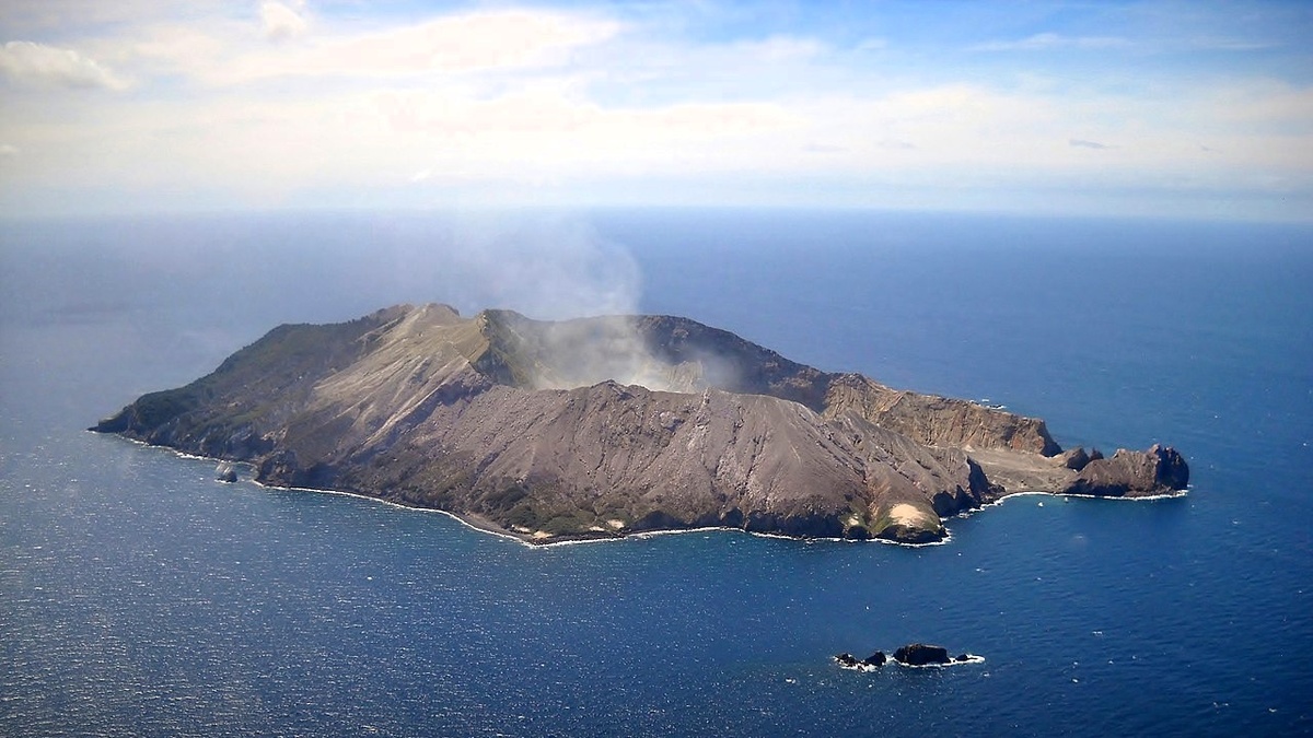 Уакаари (также известен как Уайт-Айленд)