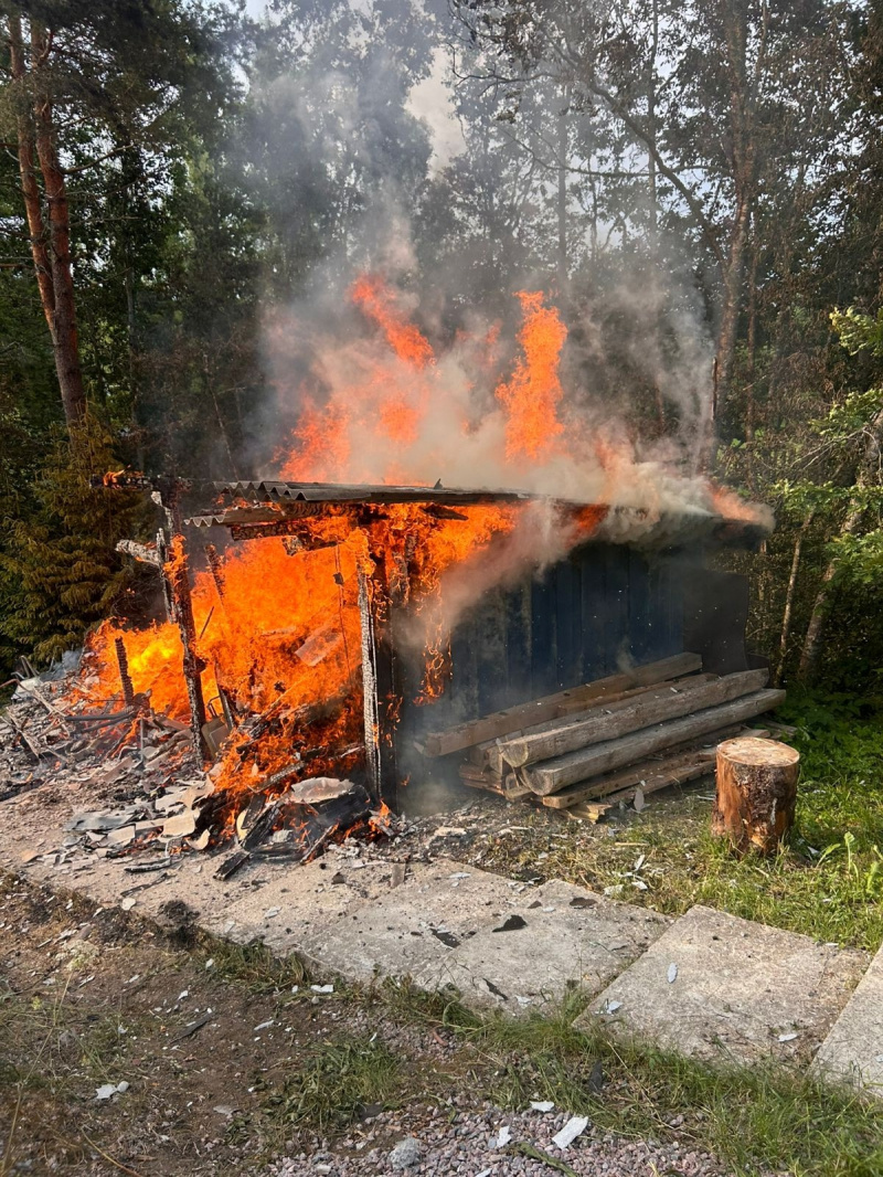    Сарай полыхал ранним утром в туристическом округе Карелии38 пожарно-спасательная часть г. Сортавала