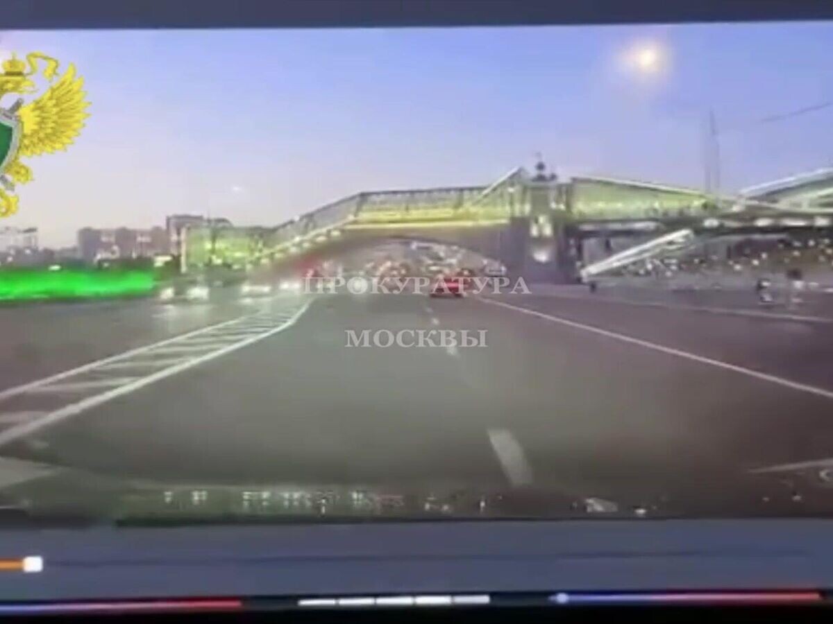    За рулем машины, влетевшей в людей в Москве, находился 23-летний мужчина© ПРОКУРАТУРА МОСКВЫ/Telegram