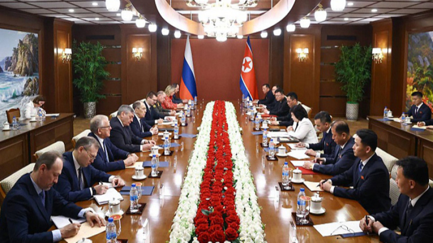    Фото: mid.ru; 5-tv.ru