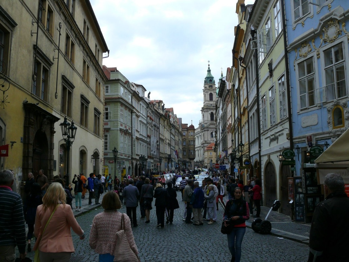 Улочки Праги и толпы туристов