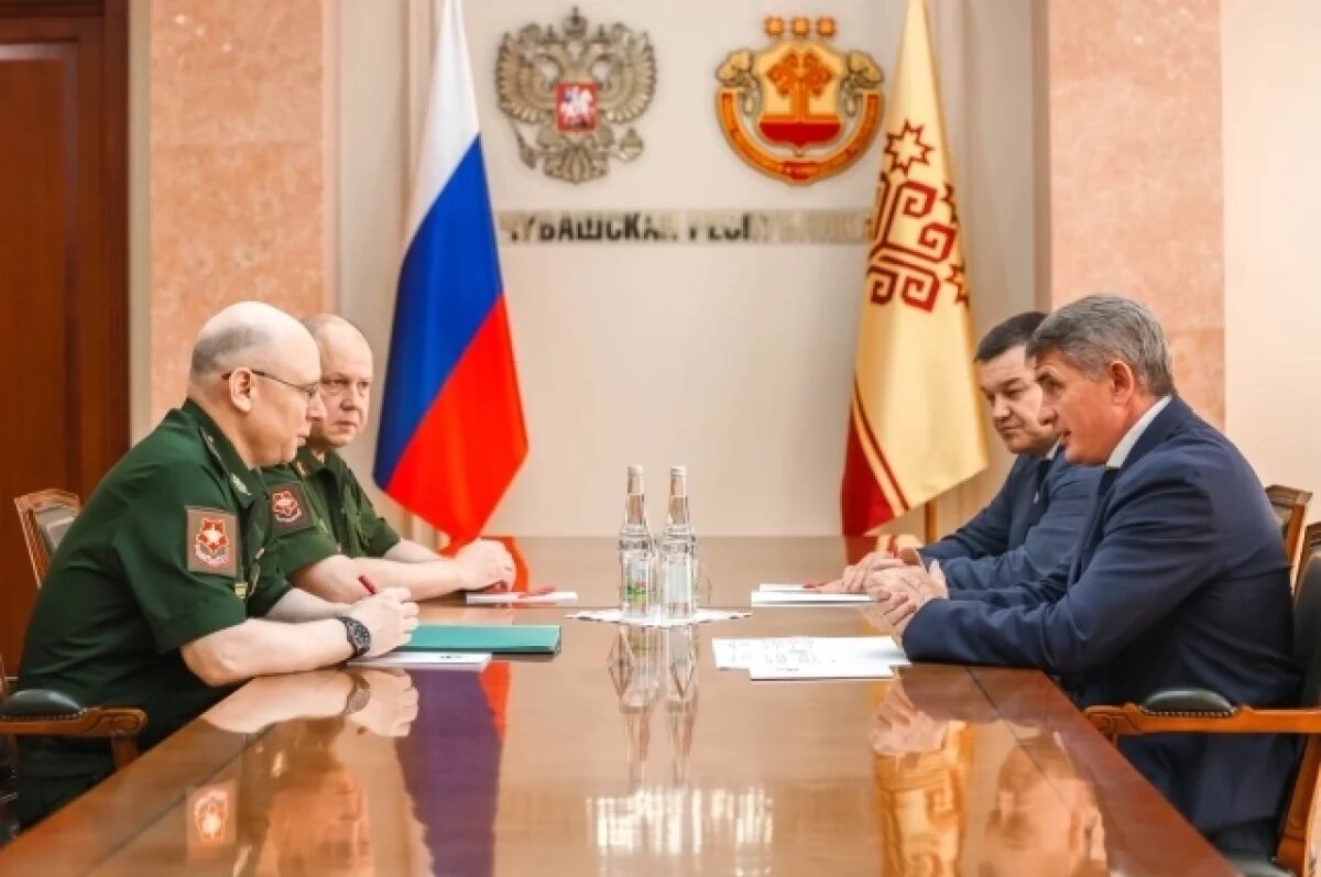   В Чувашии кандидата на должность военного комиссара представили Николаеву
