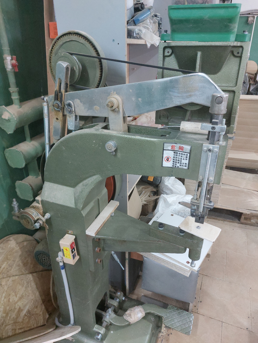 Станок для забивания гаек...