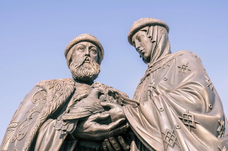 Памятник Петру и Февронии