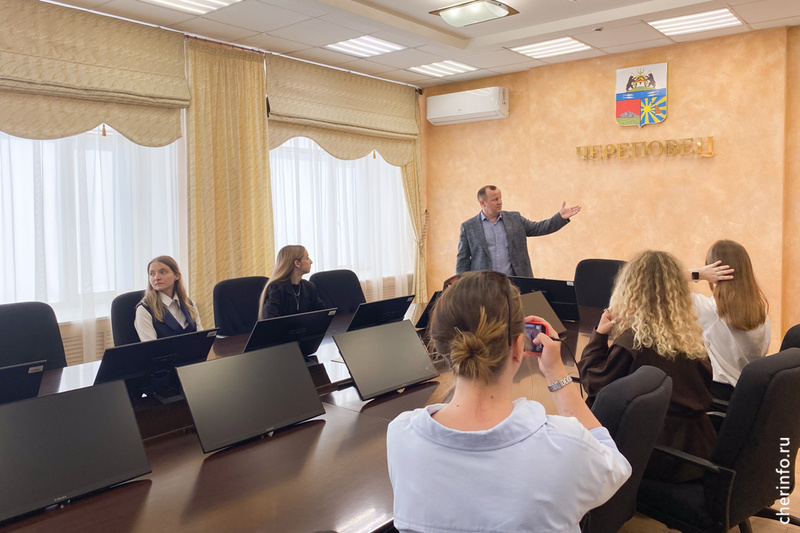    В Череповец с экспедицией приехали четверо студентов Санкт-Петербургского университета технологий управления и экономики.