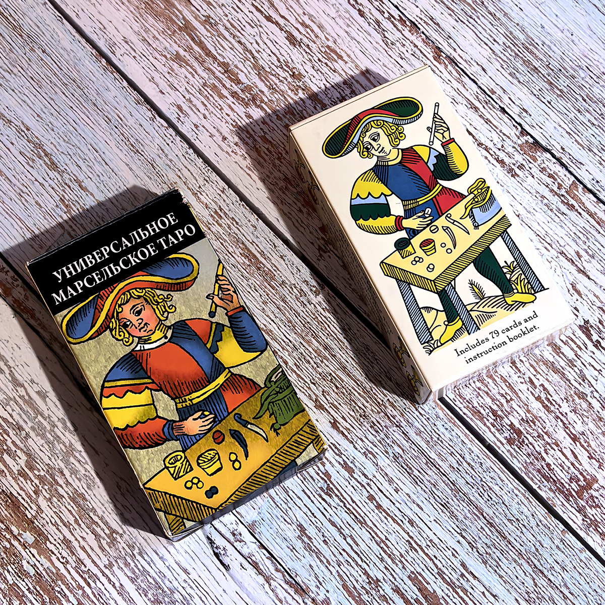 Марсельское таро: дизайн коробки, два варианта (фото моё)