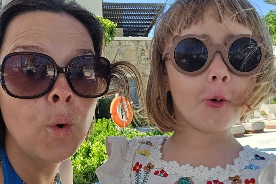     Наталия Медведева показала трогательные фото с дочерью на курорте