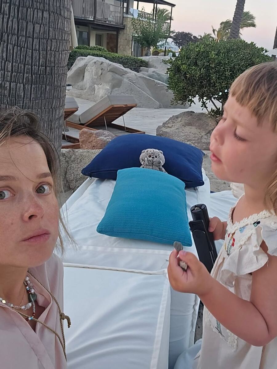    Наталия Медведева с дочкой Луизой на отдыхеСоцсети Наталии Медведевой