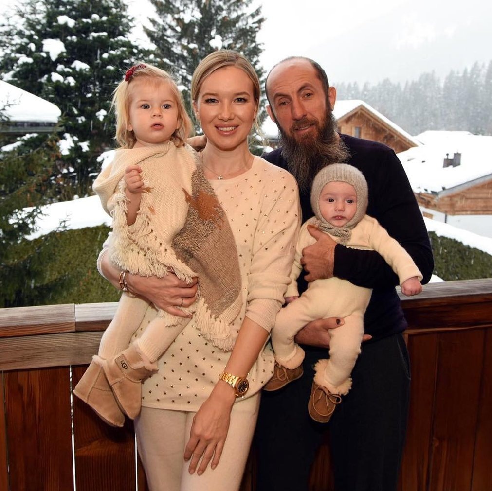 Еще пару лет назад семья безмятежно отдыхала в Куршевеле