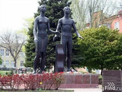 Памятник Героям подполья. Таганрог 1941 - 1943.