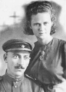 Андрей Сергеевич Вартанов с супругой Зоей Илларионовной в послевоенные годы.   
/ ФОТО из семейного архива Вартановых Администратор  📷
