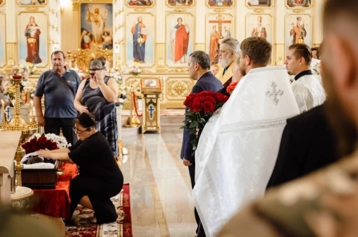    Родственники на прощании не могли ничего говорить — они рыдали.