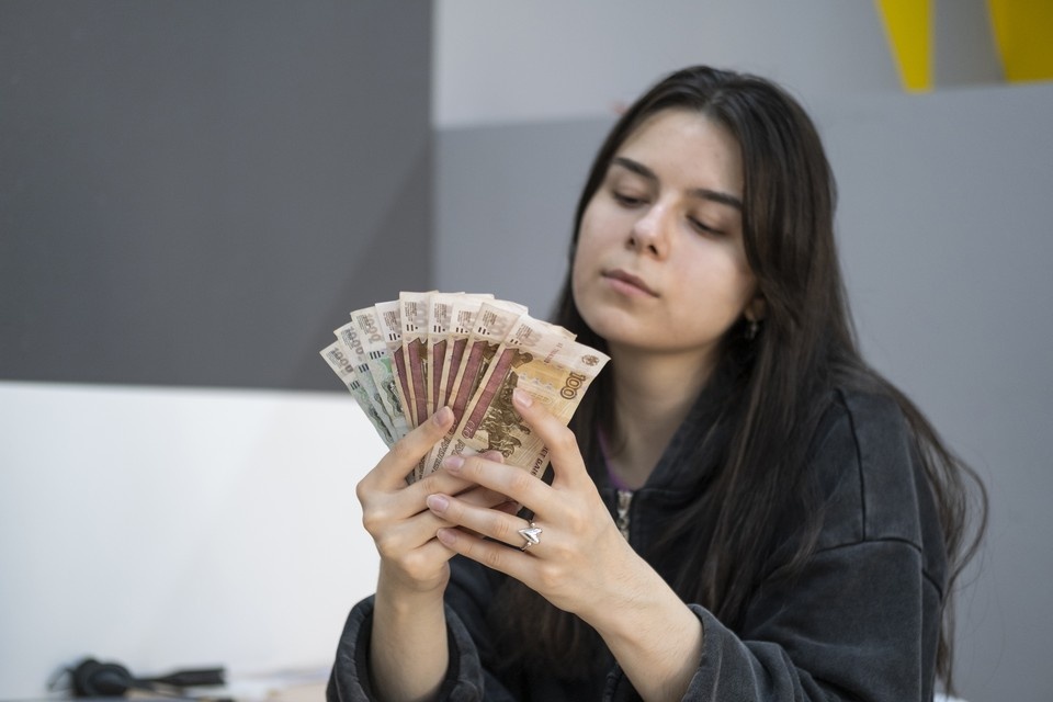    А промышленные товары наоборот стали дешевле. Юлия ПЫХАЛОВА