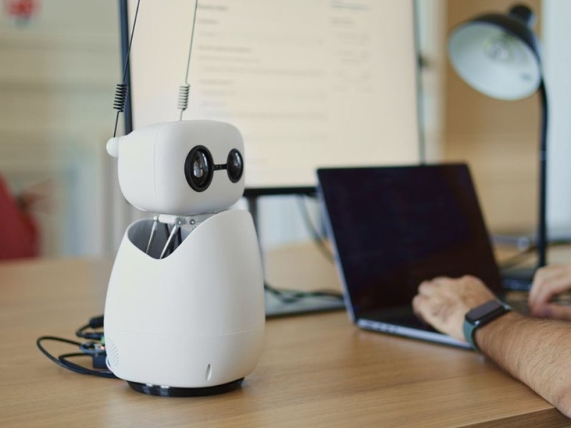    Hugging Face выпустила настольного робота Reachy Mini для ИИ-энтузиастов