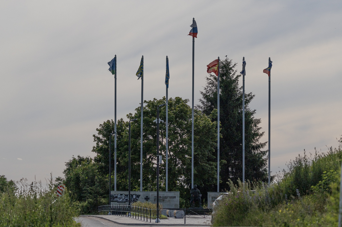 Мемориал «Воин» в Выбутах, фото автора