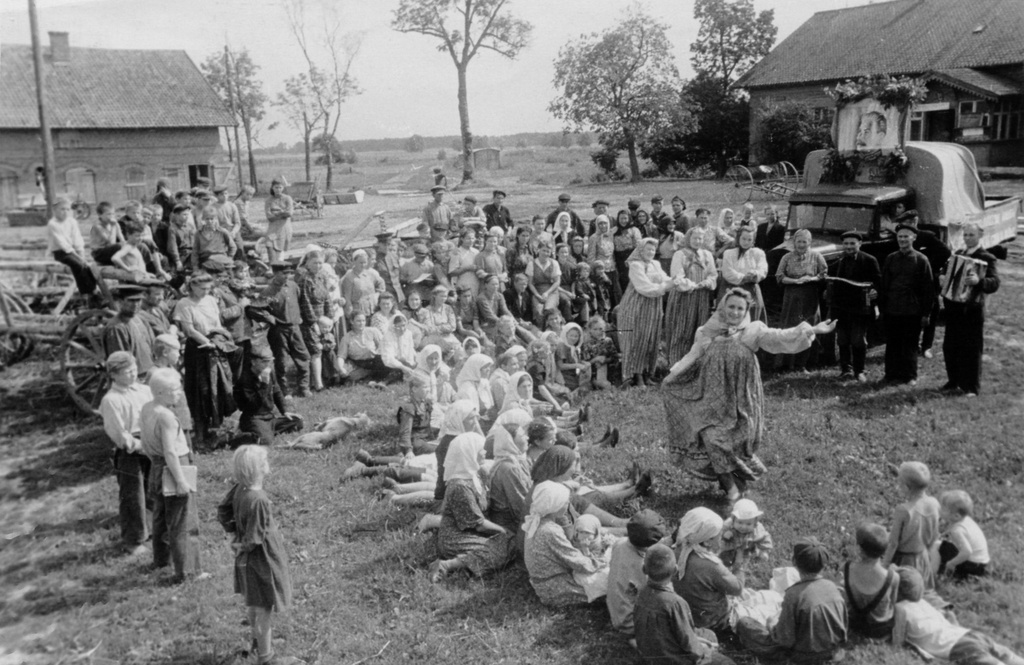 Праздник в колхозе. 15 августа 1952 года. Фото из открытых источников