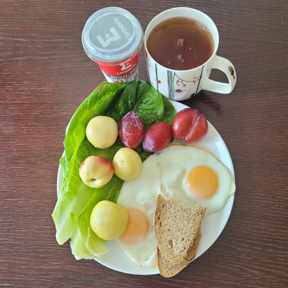 На самом деле, поняла, глядя на фотографии и сравнивая их со скринами фэтсикрета, что прилично перебираю с фруктами. Точнее, с углеводами из фруктов. Люблю очень ((