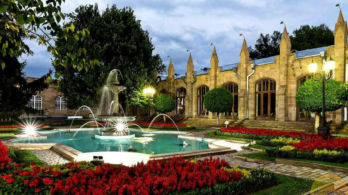 Нарзанная галерея и фонтан "Лягушки" - визитная карточка Кисловодска