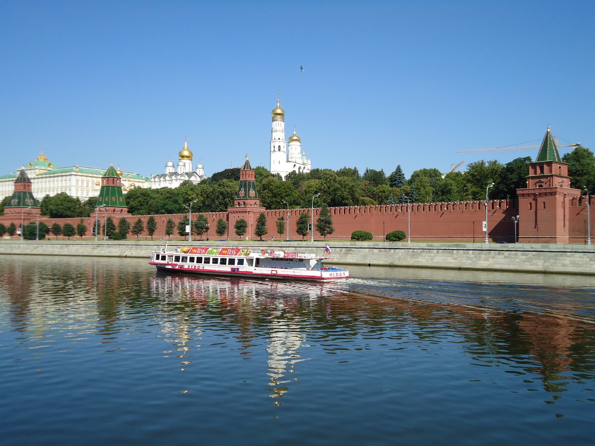 Москва манит миллионы россиян. Фотто автора