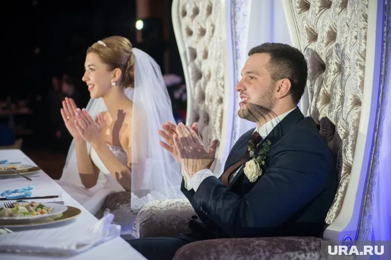 Шикарная свадьба обойдется влюбленным в несколько миллионов рублей
Фото: Владимир Жабриков © URA.RU