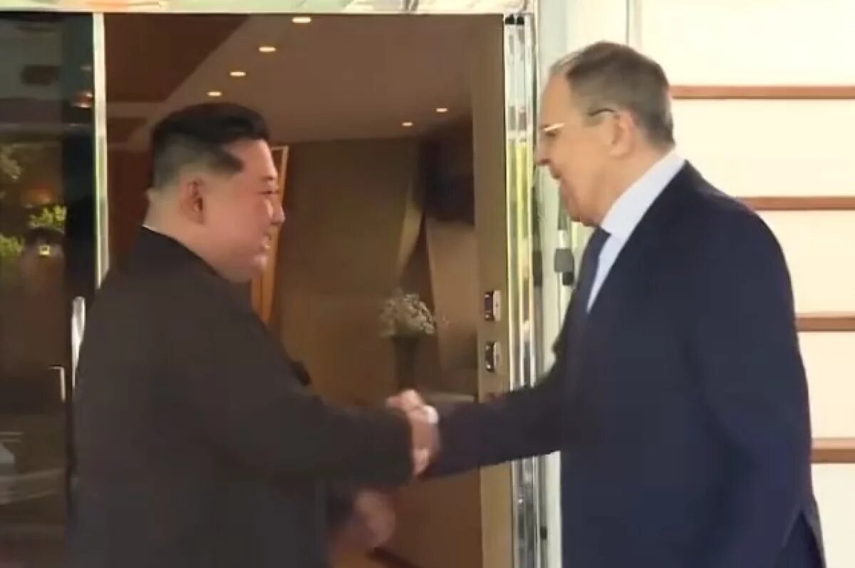    Лавров при встрече с Ким Чен Ыном пошутил, что они оба не бросили курить