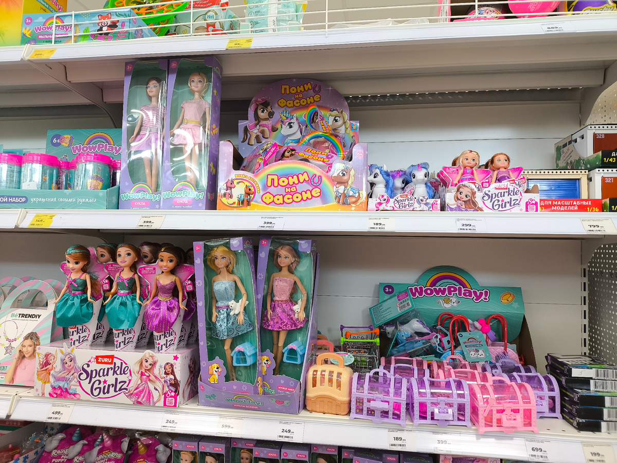 Куклы, пони, сундучки. 