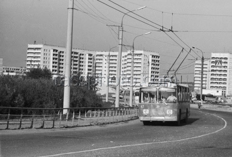 Он же на перекрёстке Дамбы и Ленинского проспекта, 22.06.1977. Фото из Фотобанка ТАСС.