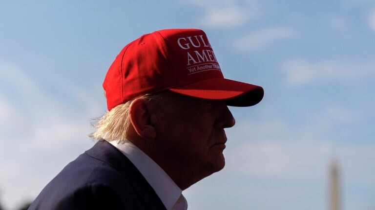 «Красная шапочка»😀 © AP Photo / Mark Schiefelbein