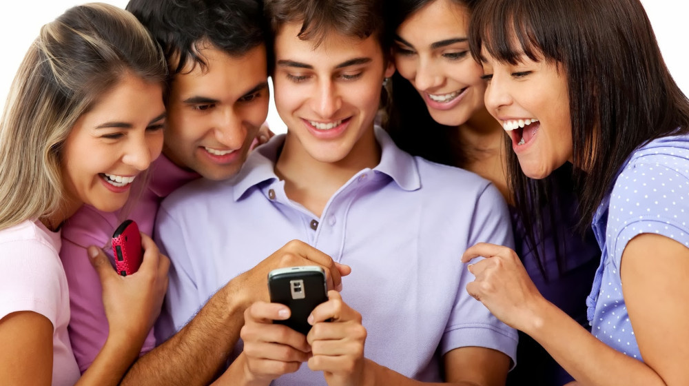    Телефон как семья для подростка