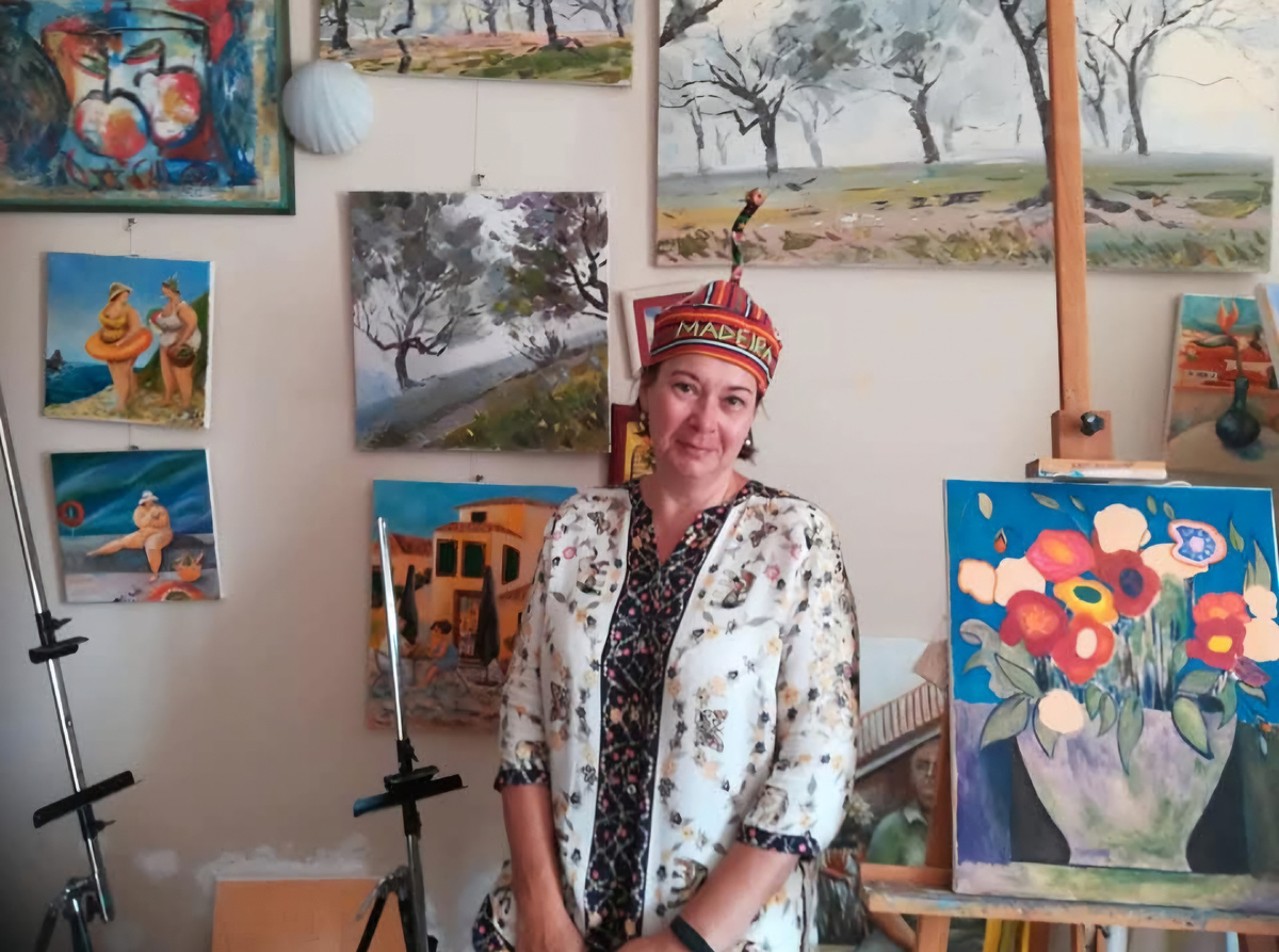 Обязательно надо примерить национальный костюм. Даже если частично 