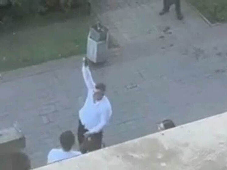     Остаток свадебного мероприятия жених с его другом провели в отделе полиции. Фото: ГУ МВД России по Петербургу.