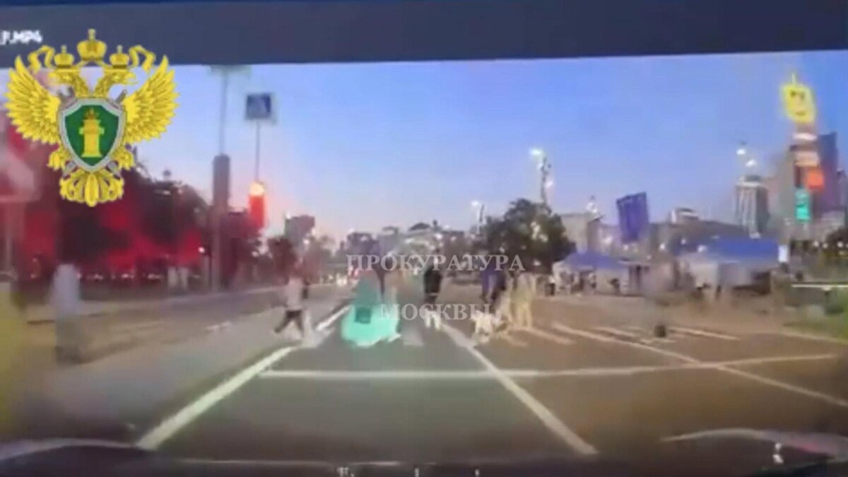    Момент наезда на пешеходов в Москве: кадры из салона виновника ДТП