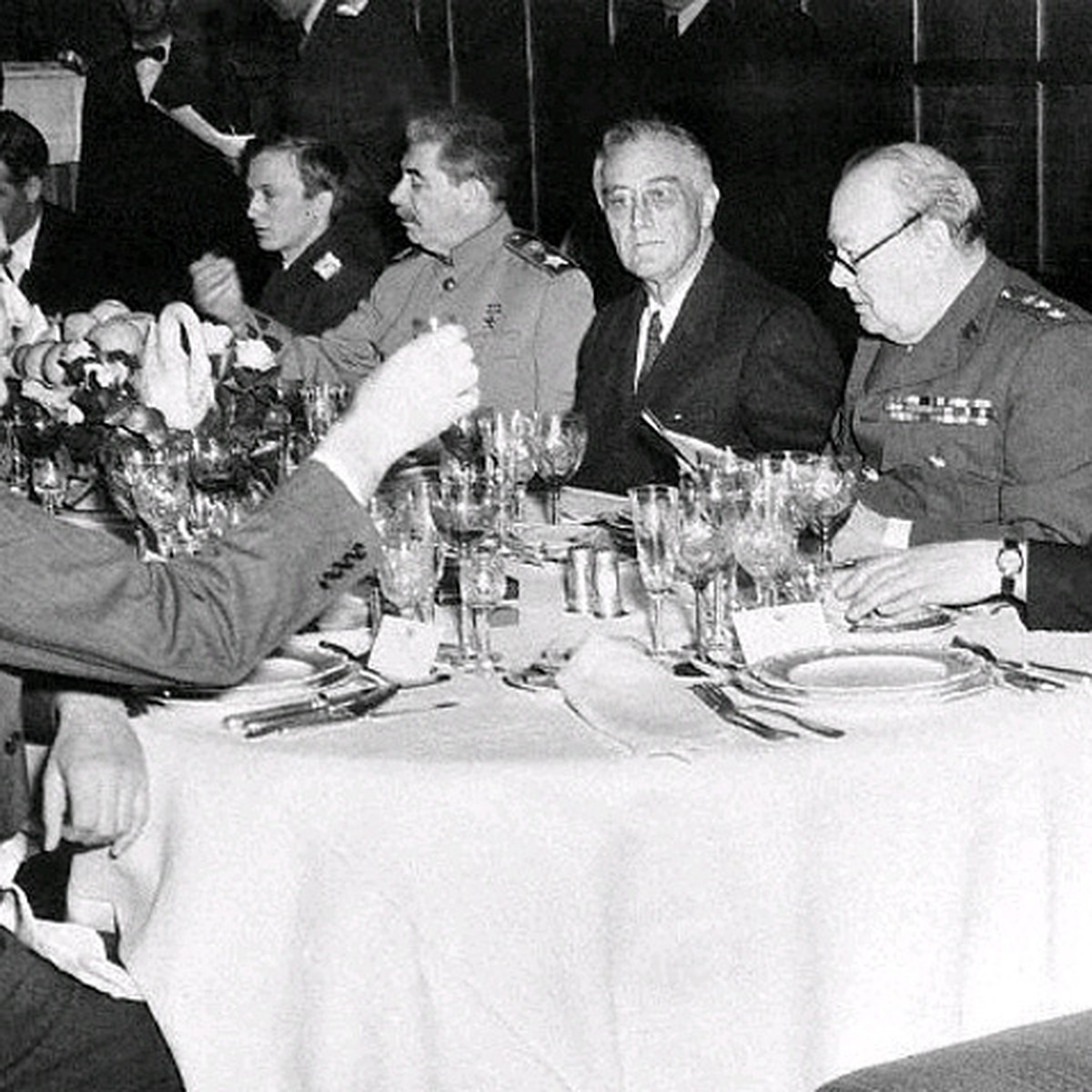 "Большая тройка" в перерыве во время Крымской конференции.