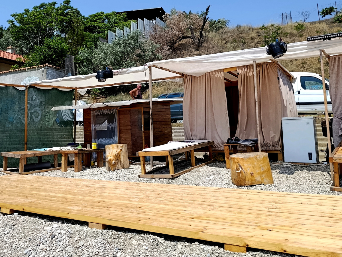 В нескольких метрах от моря. Фото автора. 