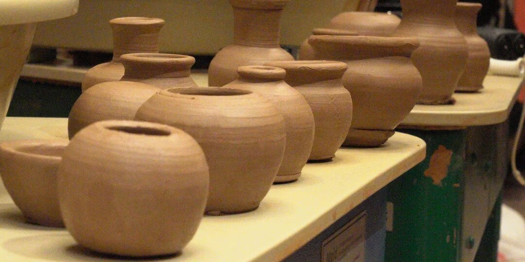 Хобби для женщин после 30: как лепка из глины возвращает энергию