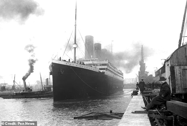 Фотография «Титаника», покидающего Саутгемптон в начале своего первого рейса 10 апреля 1912 года. Через пять дней после того, как была сделана эта фотография, корабль уже лежал на дне Атлантического океана