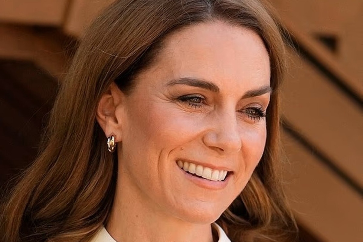     Кейт Миддлтон в нежном наряде появилась на женском финале Уимблдона без мужа