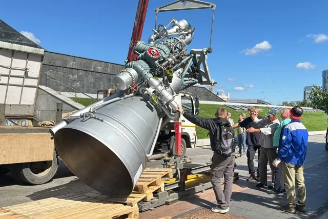 Ракетный двигатель НК-33 сегодня как экспонат для экскурсий (aif.ru)