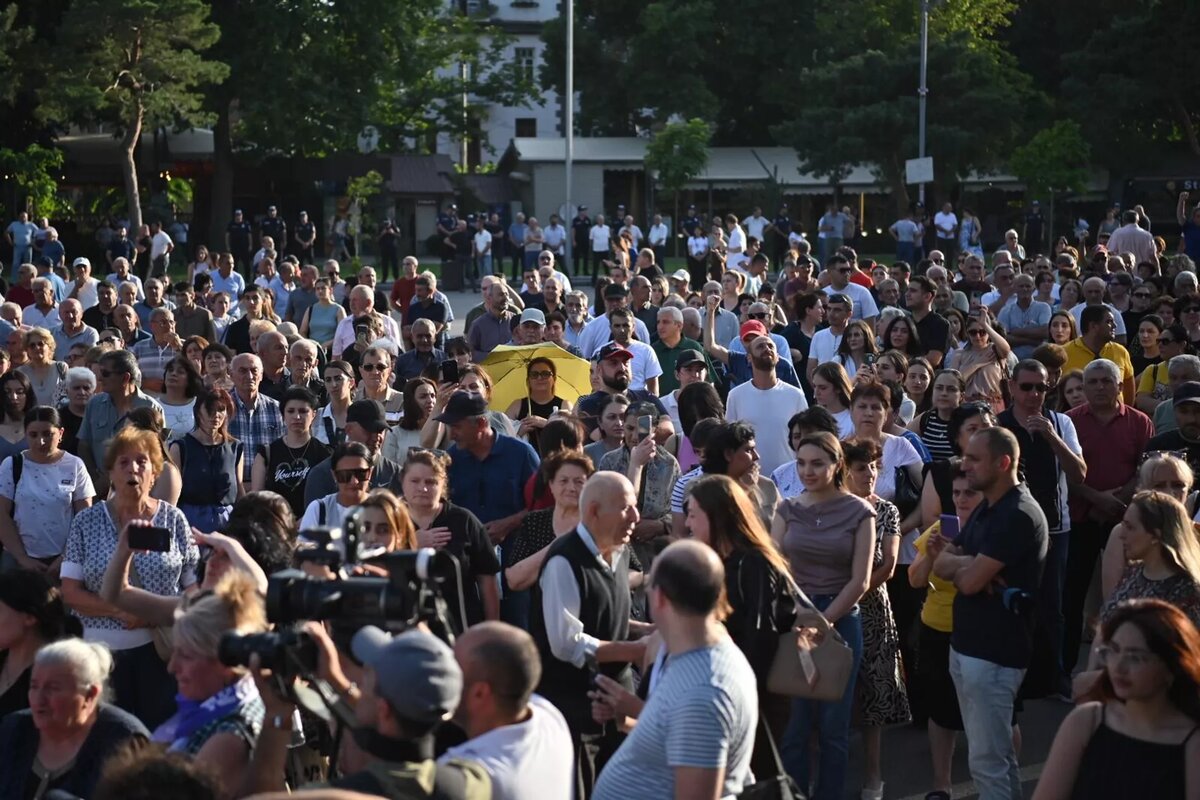 Митинг арцахцев на площади Свободы (12 июля 2025). Еревaн © Sputnik
