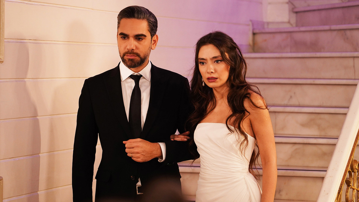 кадр из сериала "В конце ночи"