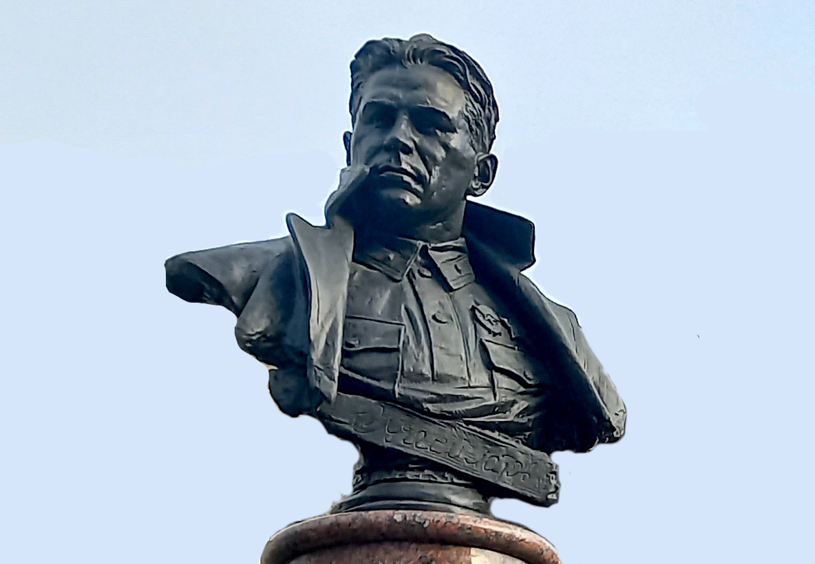 Памятник Павлу Судоплатову в Донецке