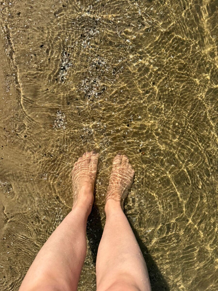 В воде тоже хорошо. И ножки хорошие , но не мои.😂😉Фото из архива приятельницы