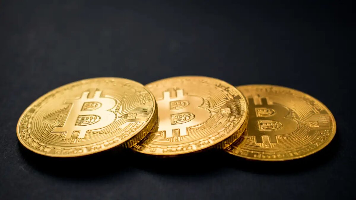    Биткоины