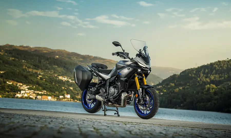 Yamaha Tracer 7 GT 2025: байк для тех, кто хочет и прохватить, и пожить