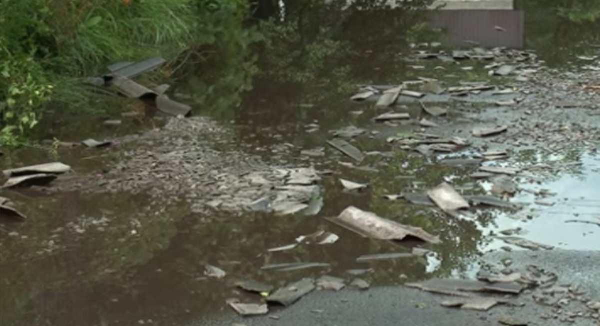    Съемочная группа «Вестей-Курск» осматривает последствия непогоды