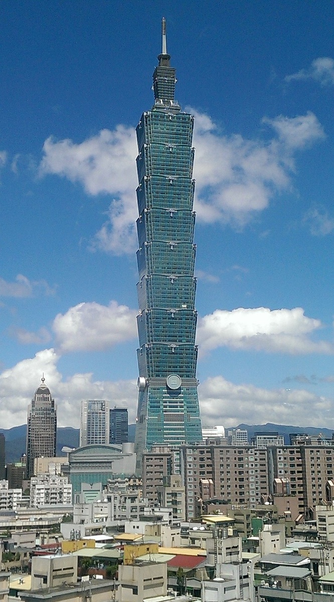 Источник изображения - https://upload.wikimedia.org/wikipedia/commons/thumb/c/cd/Tower_of_Taipei_101%28cropped%29.jpg/800px-Tower_of_Taipei_101%28cropped%29.jpg